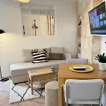 아파트 Grand Chai - Elegant Nest Near Tram B 탈렌체